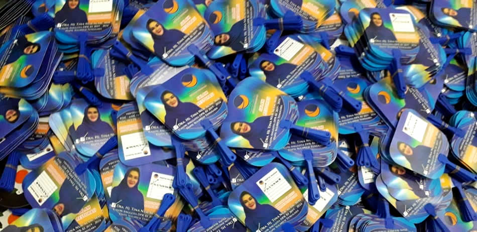 Kipas Plastik Kampanye Ibu Tina Nur Alam Caleg Partai Nasdem