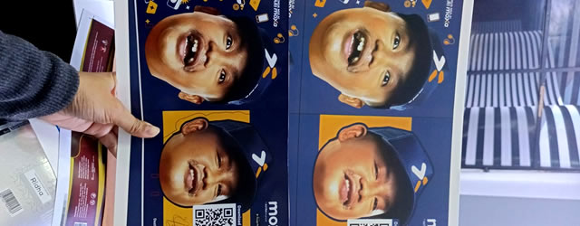 Cetak Kipas Plastik PVC Untuk Astra Moxa – Karakter Dustin Tiffani yang Menggemaskan